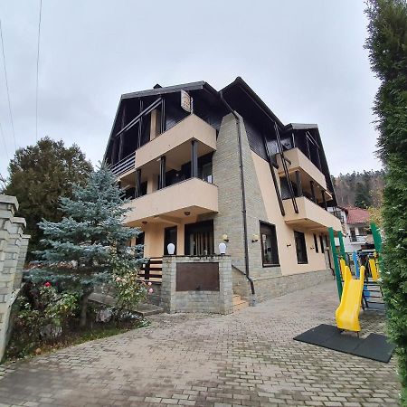 Pensiunea Public House Buşteni Esterno foto