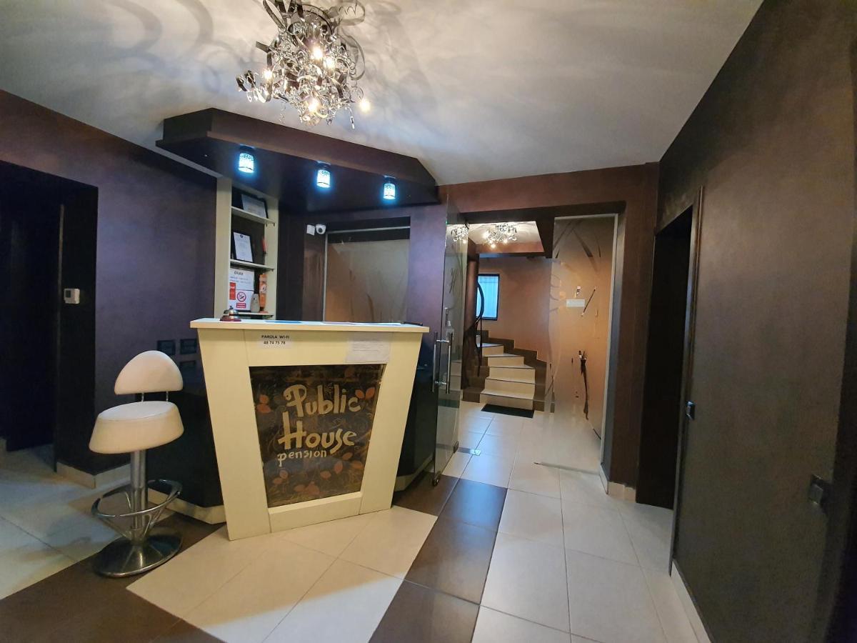 Pensiunea Public House Buşteni Esterno foto