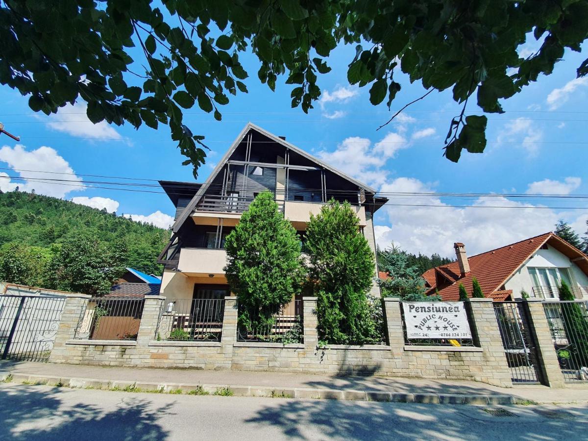 Pensiunea Public House Buşteni Esterno foto