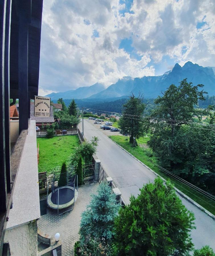 Pensiunea Public House Buşteni Esterno foto