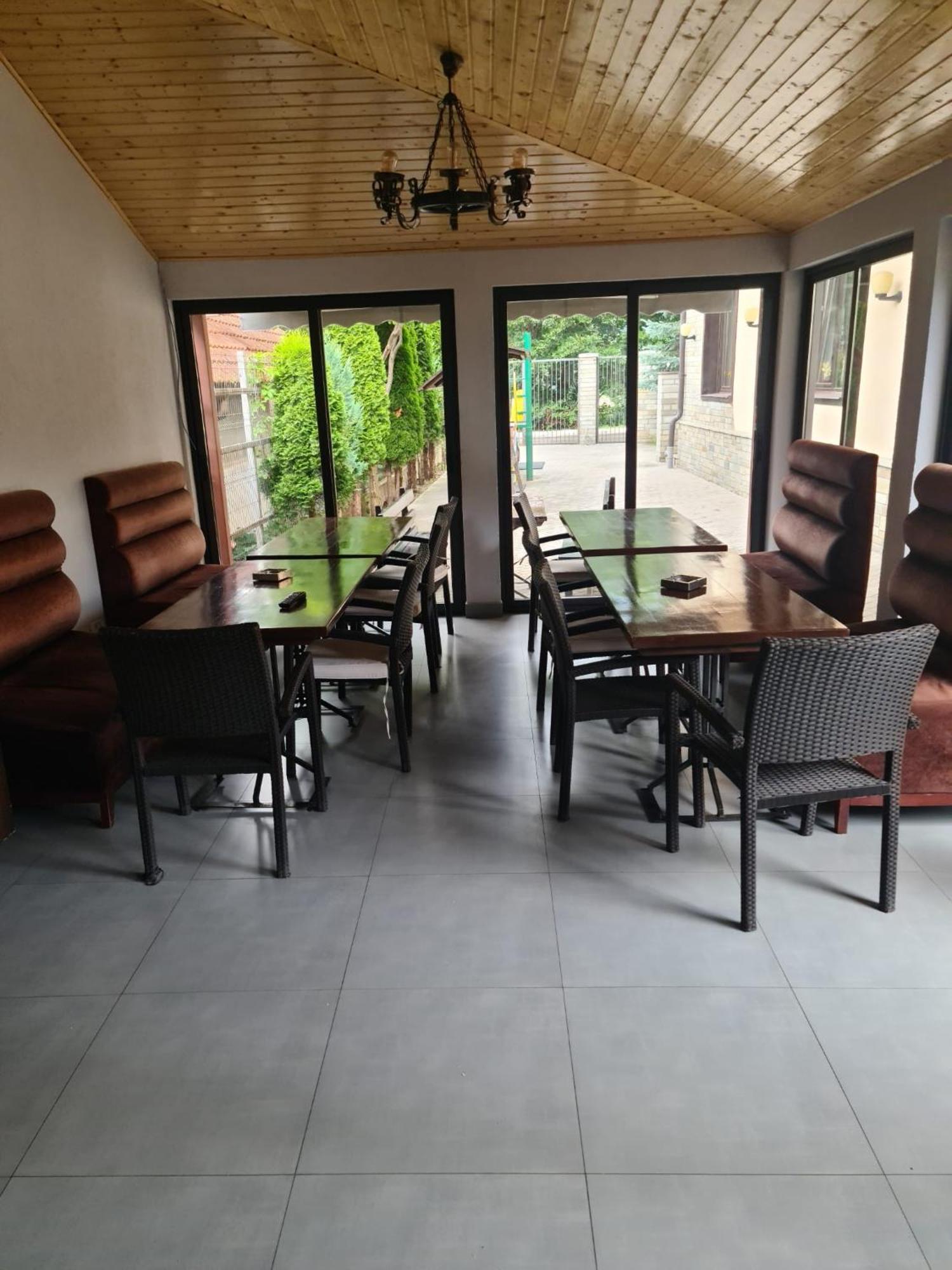 Pensiunea Public House Buşteni Esterno foto
